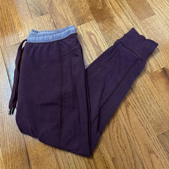 Lululemon Burgundy Jogger - Picture 9 of 9